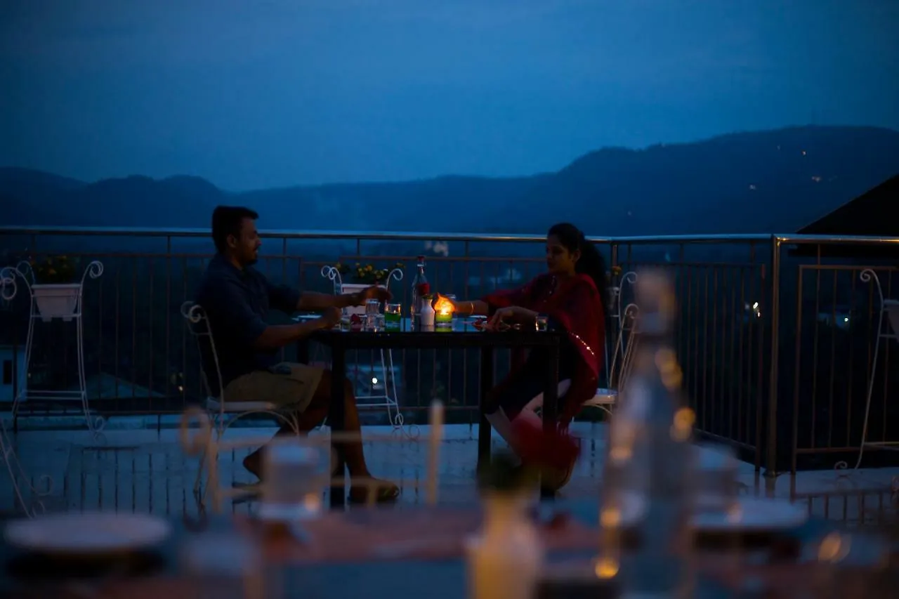 Sterling Thekkady Hotel